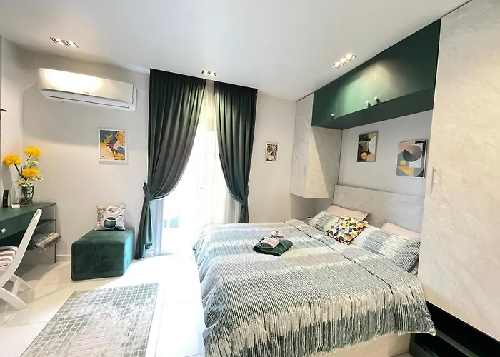 Luxury Studio House 589-1